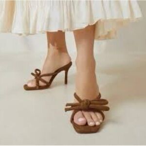 Women’s Journee Collection Cilicia Brown Heel Sandals Size 11 US!
